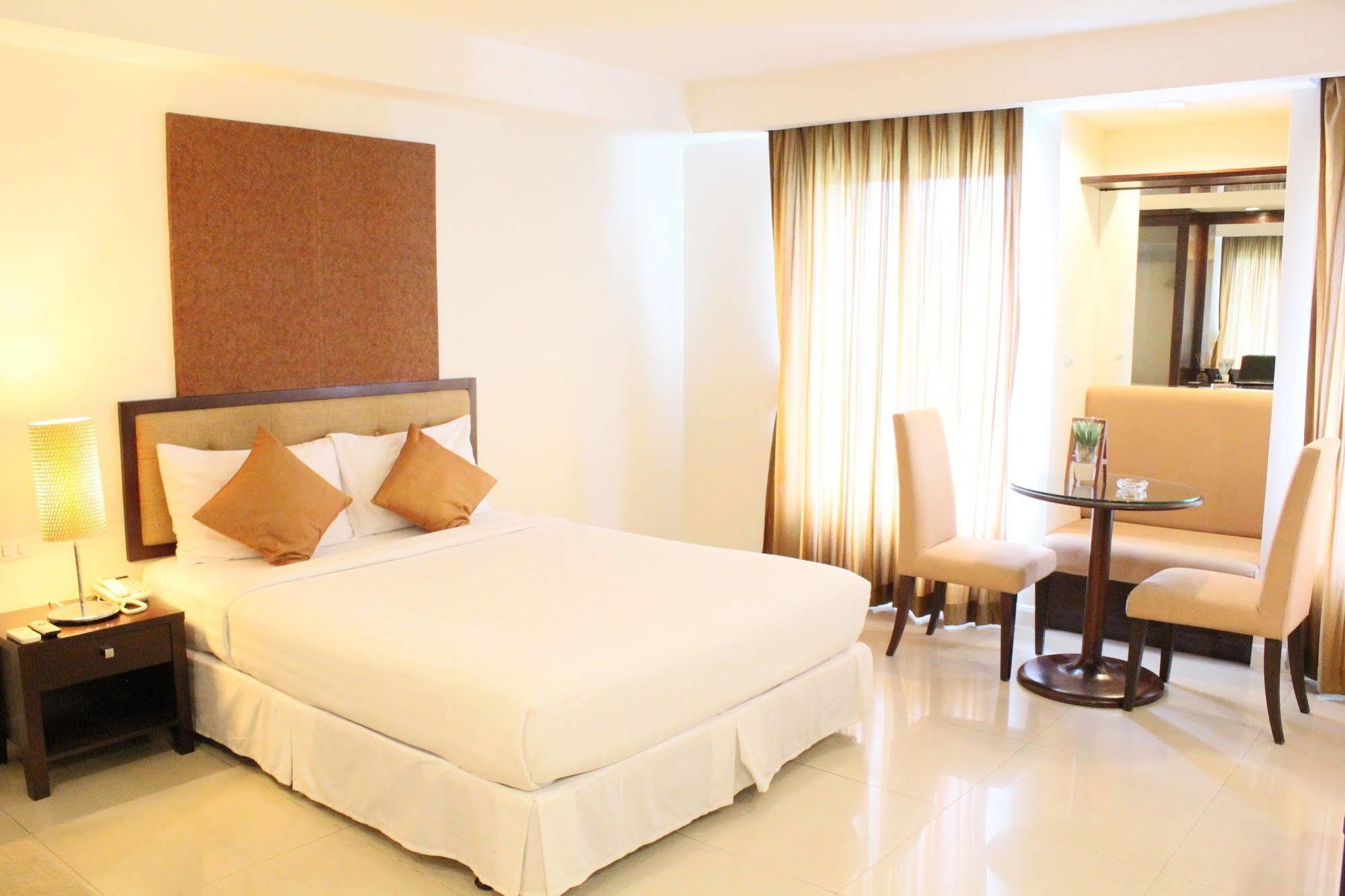 Romance Hotel Bangna Bangkok Luaran gambar