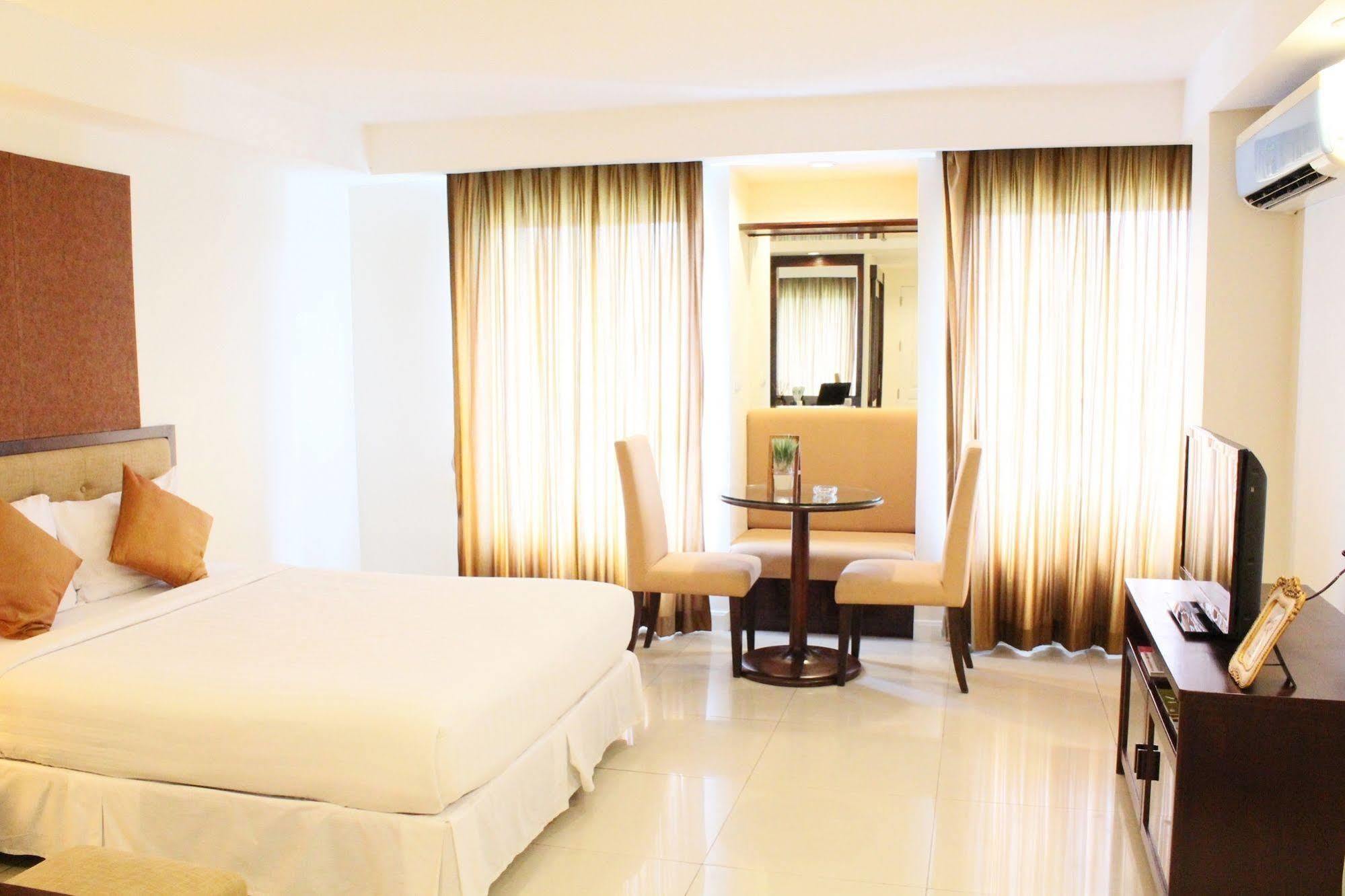 Romance Hotel Bangna Bangkok Luaran gambar